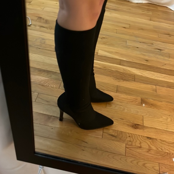 Black high heeled boots - Picture 3 of 4